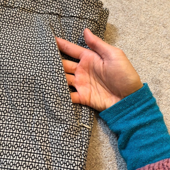 Michel Studio Geometric Print Pockets Capris Pant Size 24 C - Picture 3 of 5